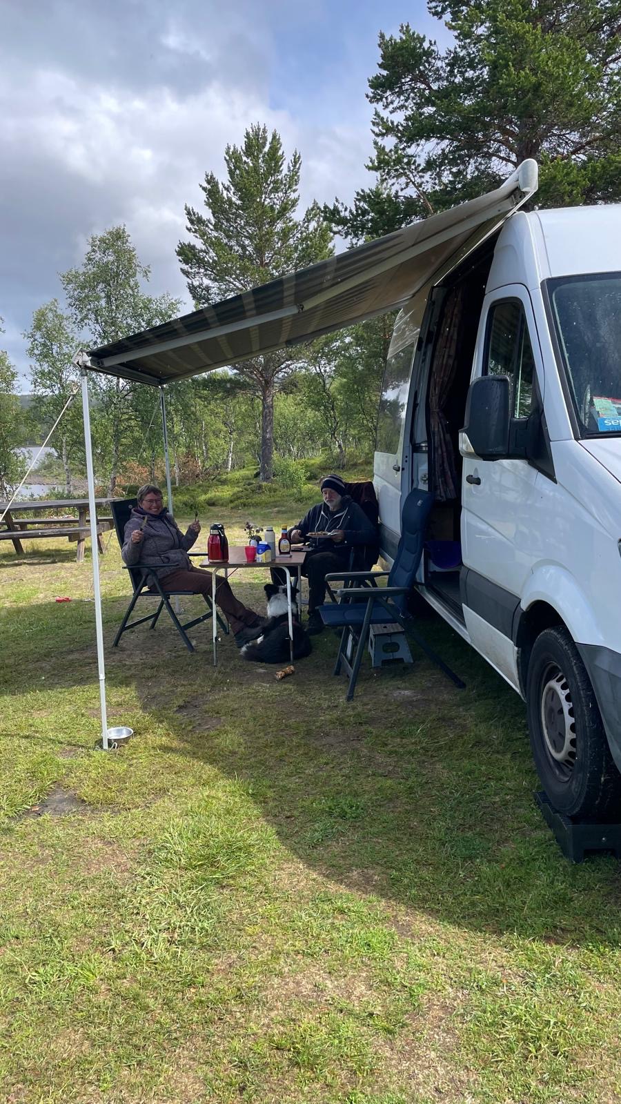 Bart en Annelies eten pannenkoeken.jpg