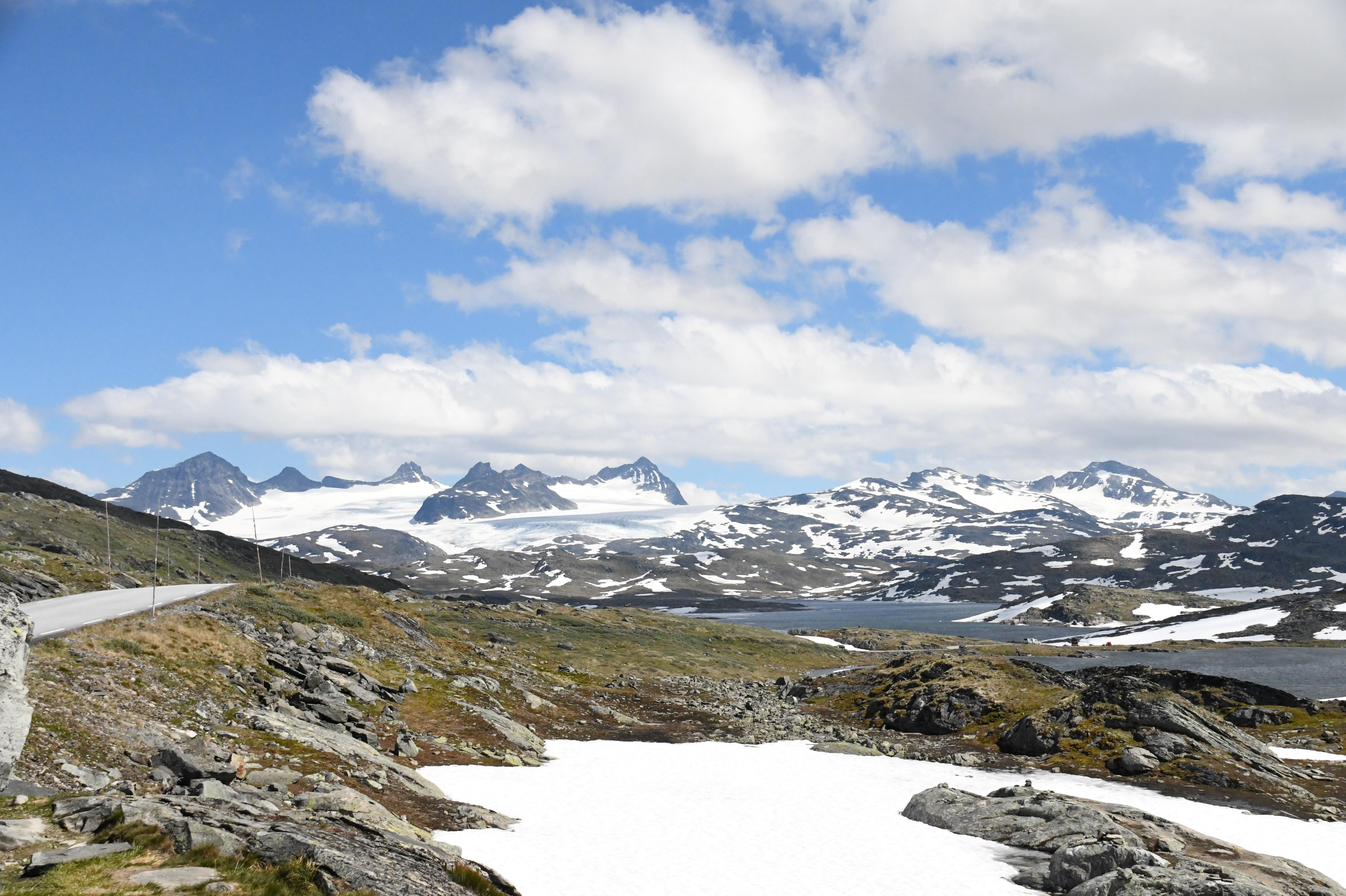 Besneeuwde bergen.jpg