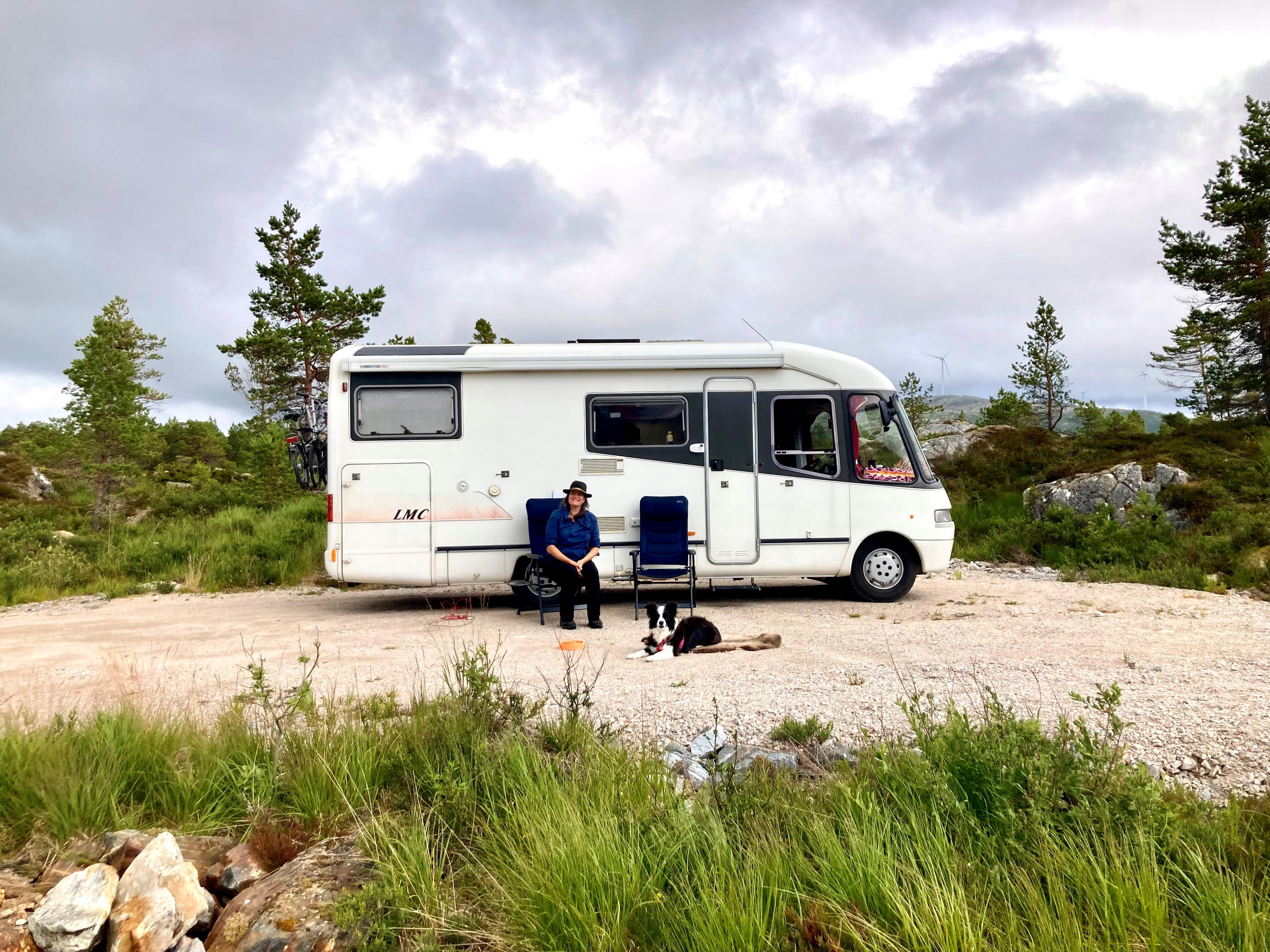 Camper op een mooie plekje op hitra.jpg