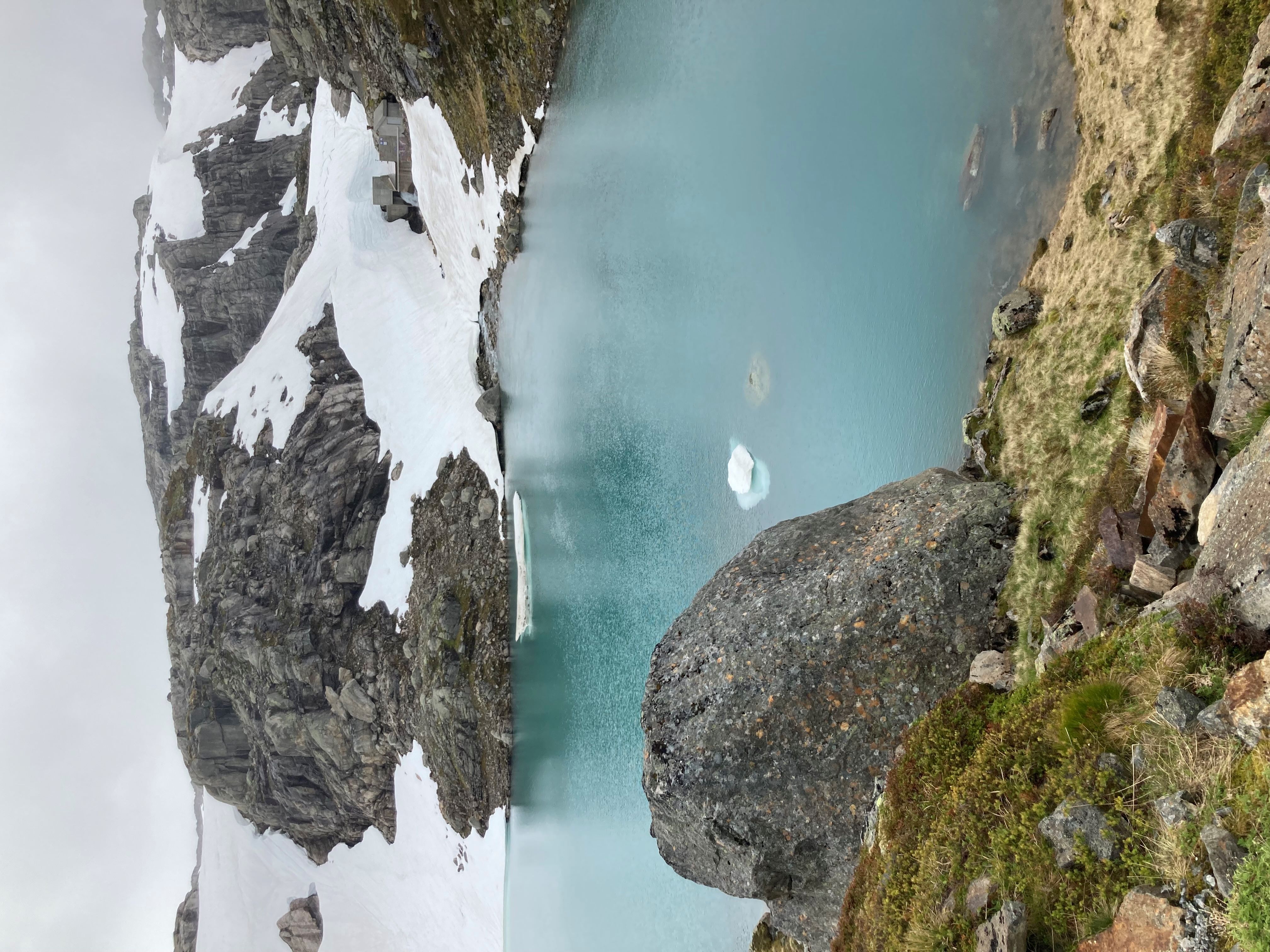blauw meer gletsjer.jpg