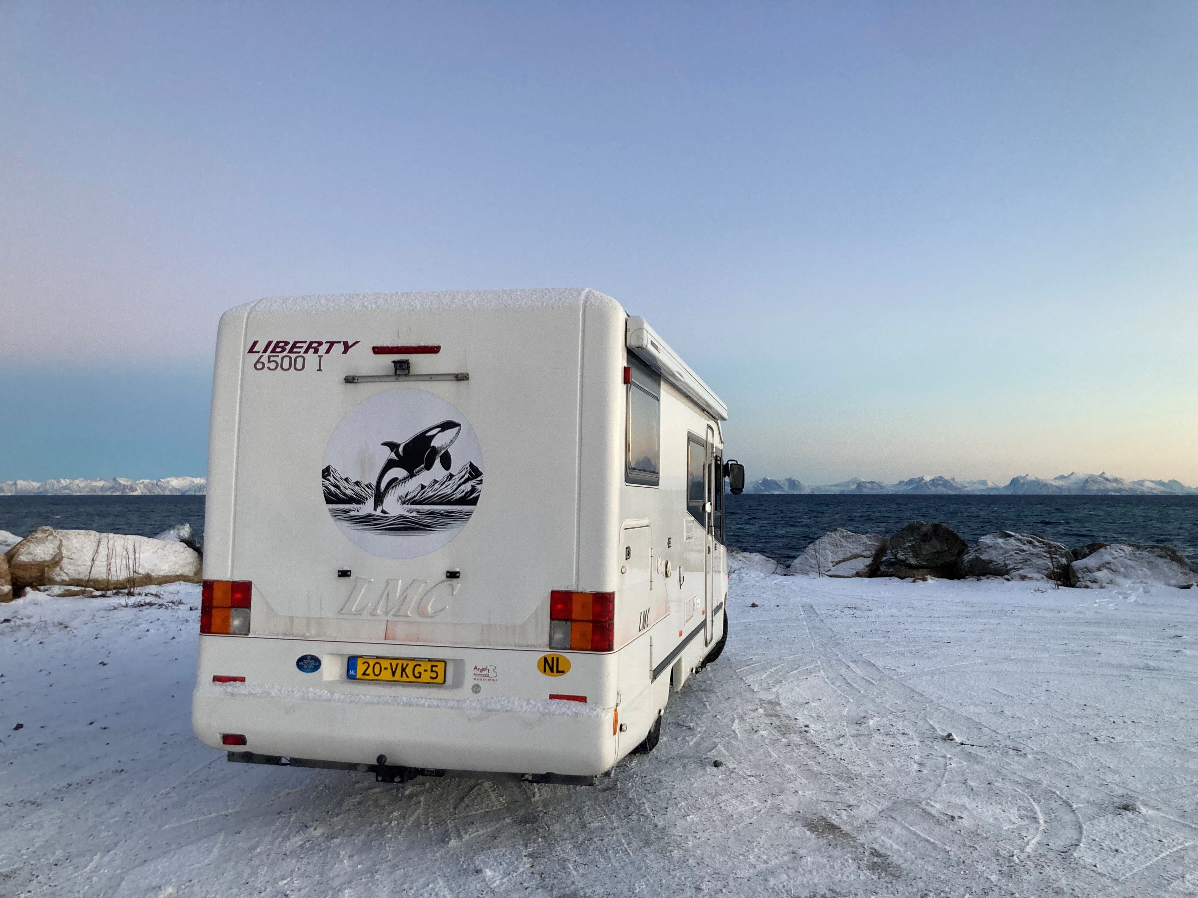 camper bij de haven.jpg