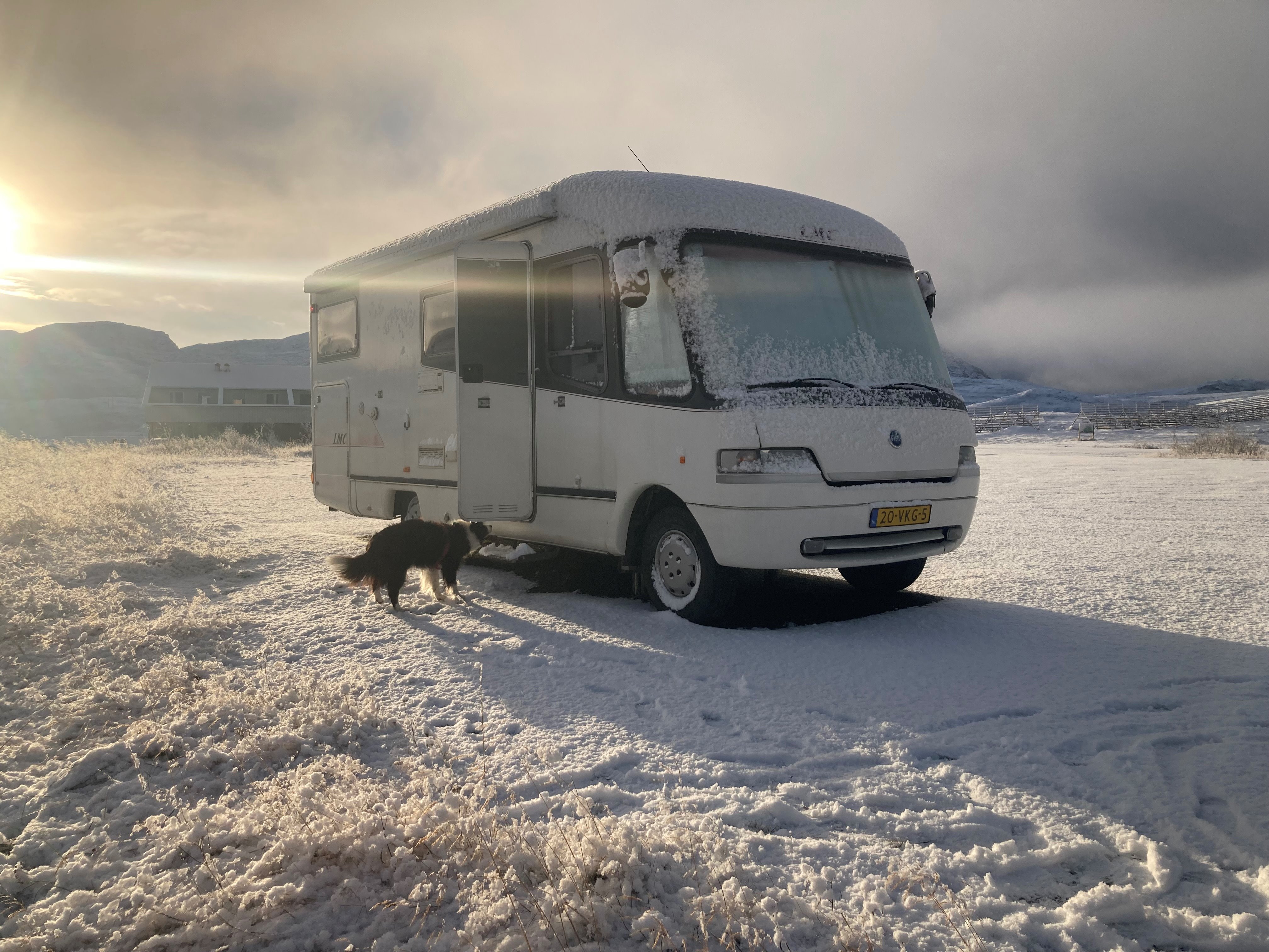 camper in de sneeuw.jpg