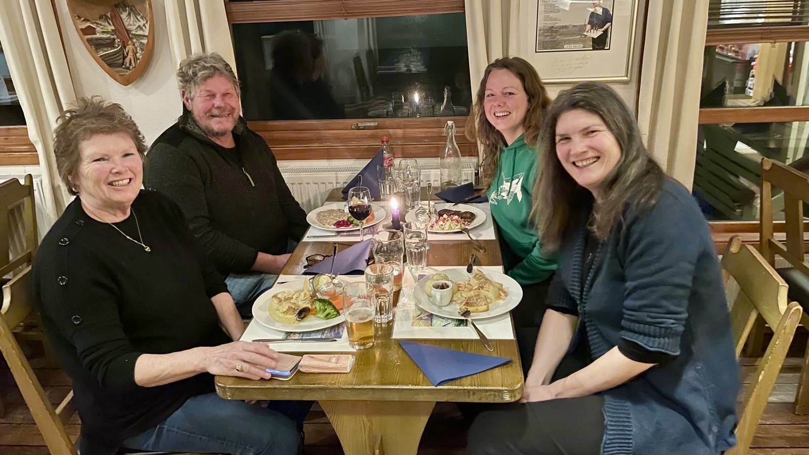 uit eten met vieren.jpeg